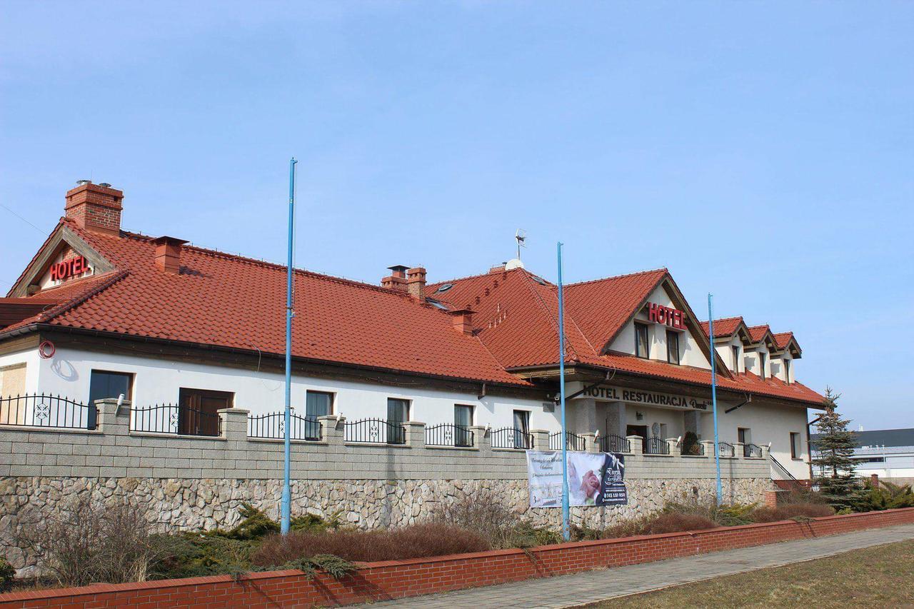 Hotel Dworski Galaktyczny Park Warzymice Экстерьер фото